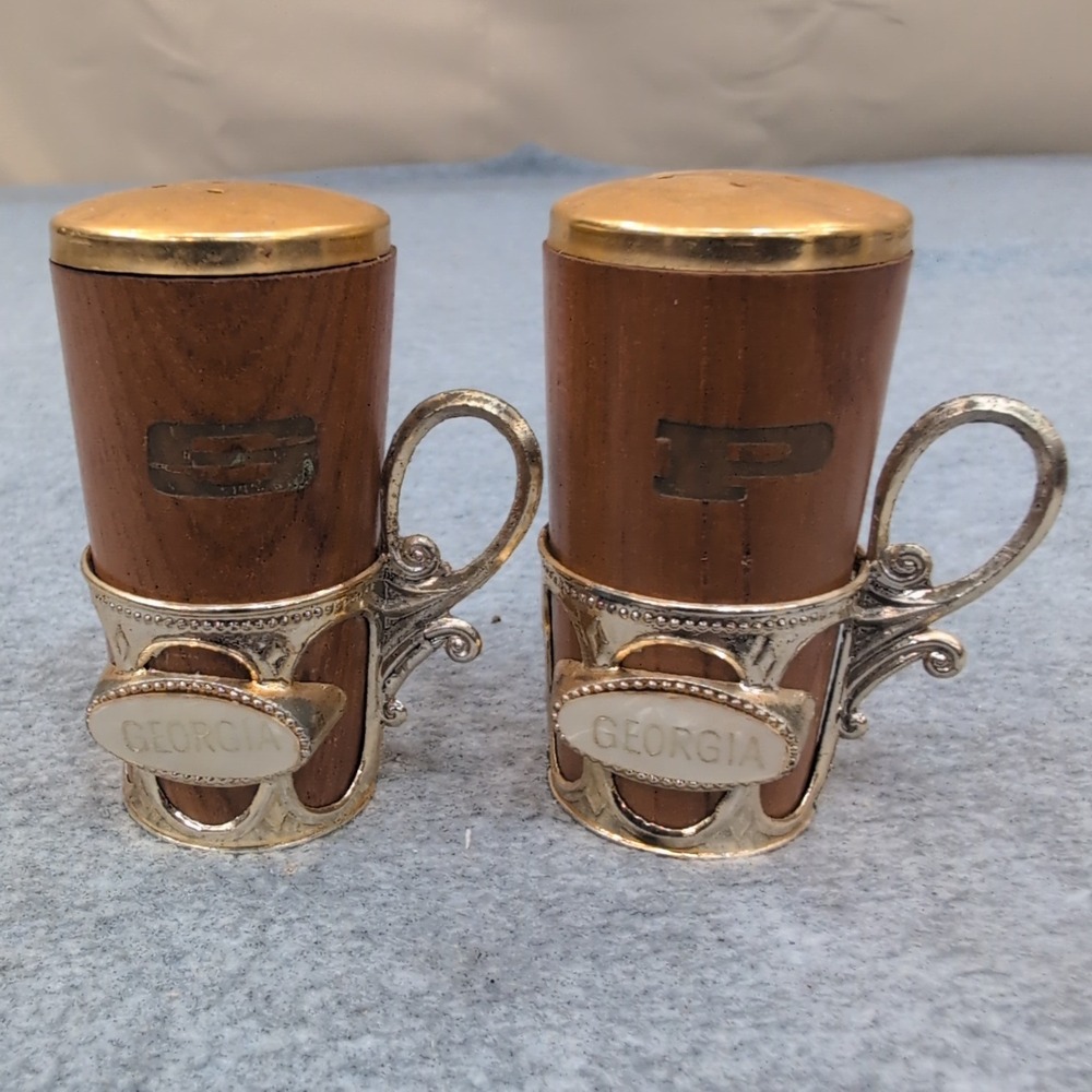 Vintage Wood Salt Pepper Shakers Gold Tone Holders Georgia Souvenir Set - Picture 3 of 6